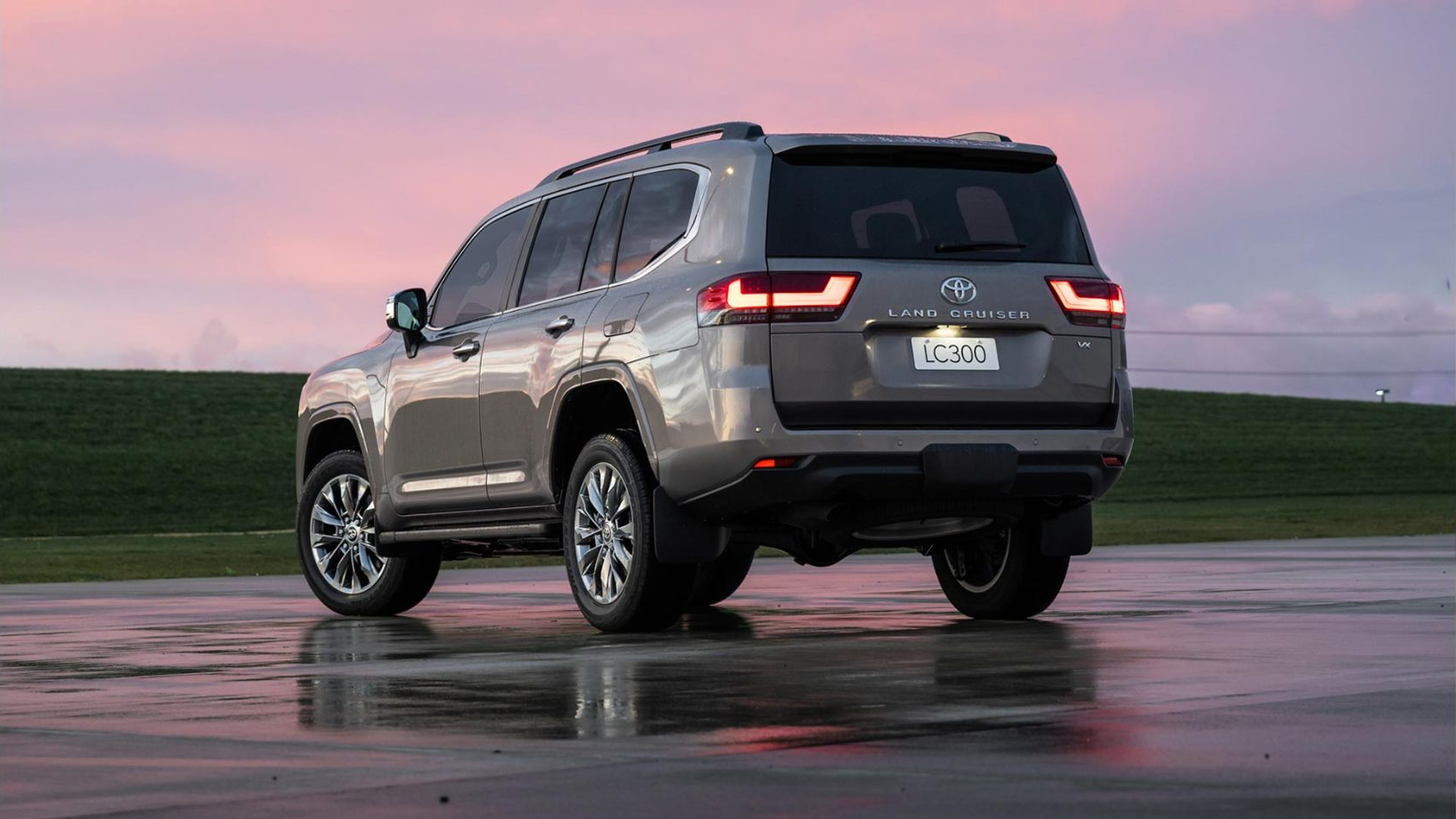Land Cruiser 300 Â· VX A/T Â· exterior